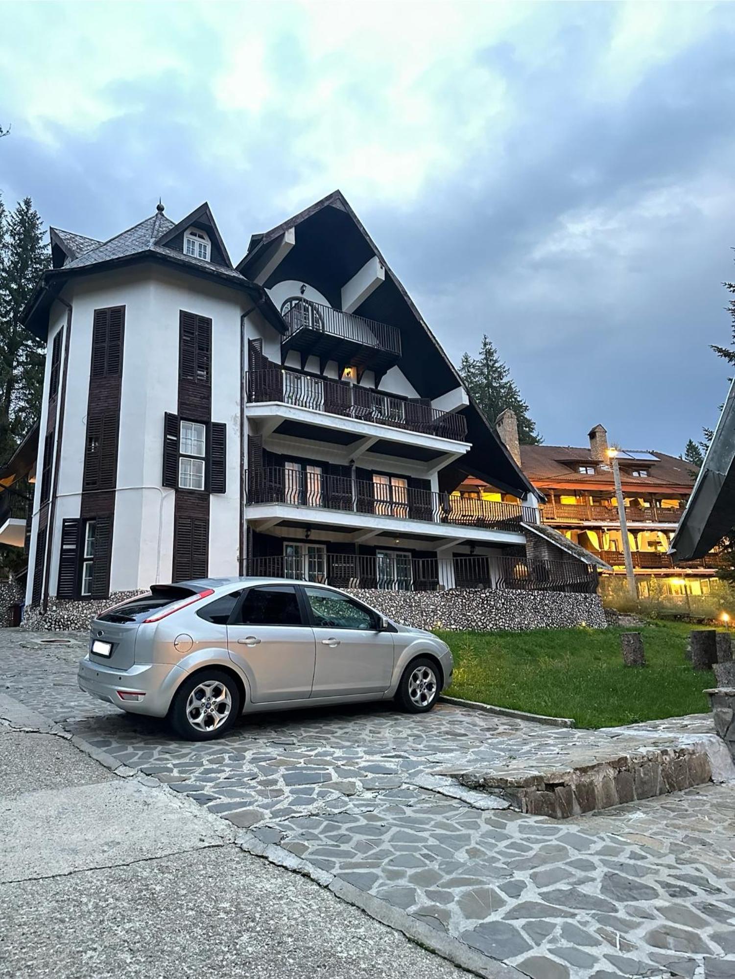 Pine Peak Apartments Предял Экстерьер фото
